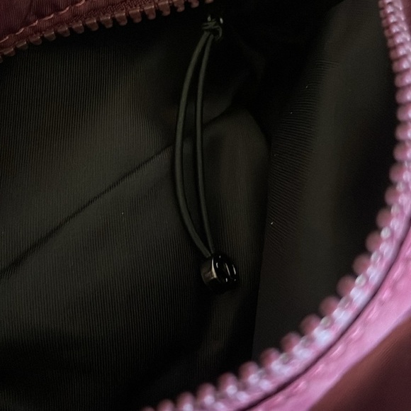 Lululemon Fast Track Belt Bag in 3L Dark
Adobe - Picture 8 of 9